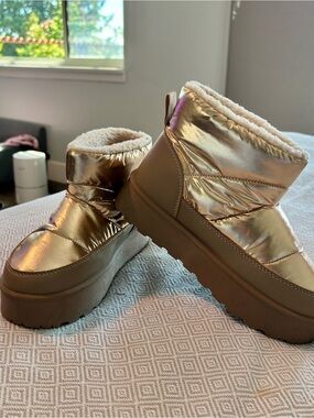 Cozy Metallic Gold Big Girl’s Winter Platform Ankle Boots
